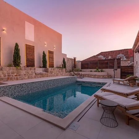 Luxury Lia * Ragusa