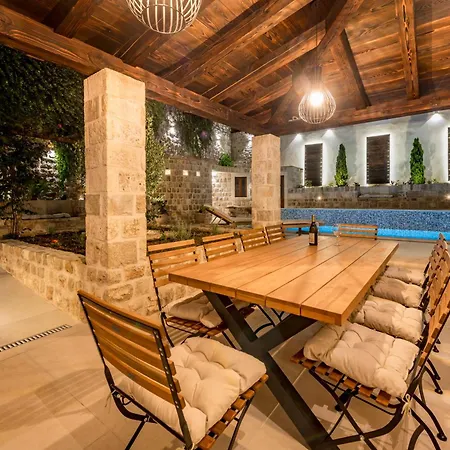 וילה Luxury Lia *