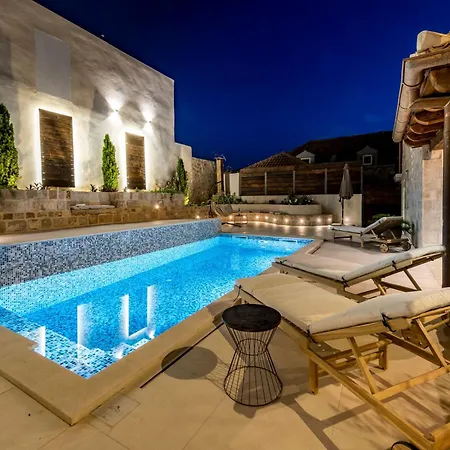 Luxury Lia *